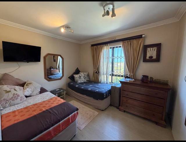 2 BEDROOM TOWNHOUSE FOR SALE IN UMHLANGA CENTRAL